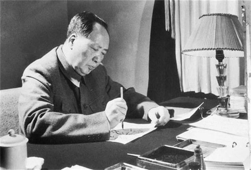1944年张思德牺牲，毛主席含泪下三道指示，一句话高度评价其一生

“下午两点，