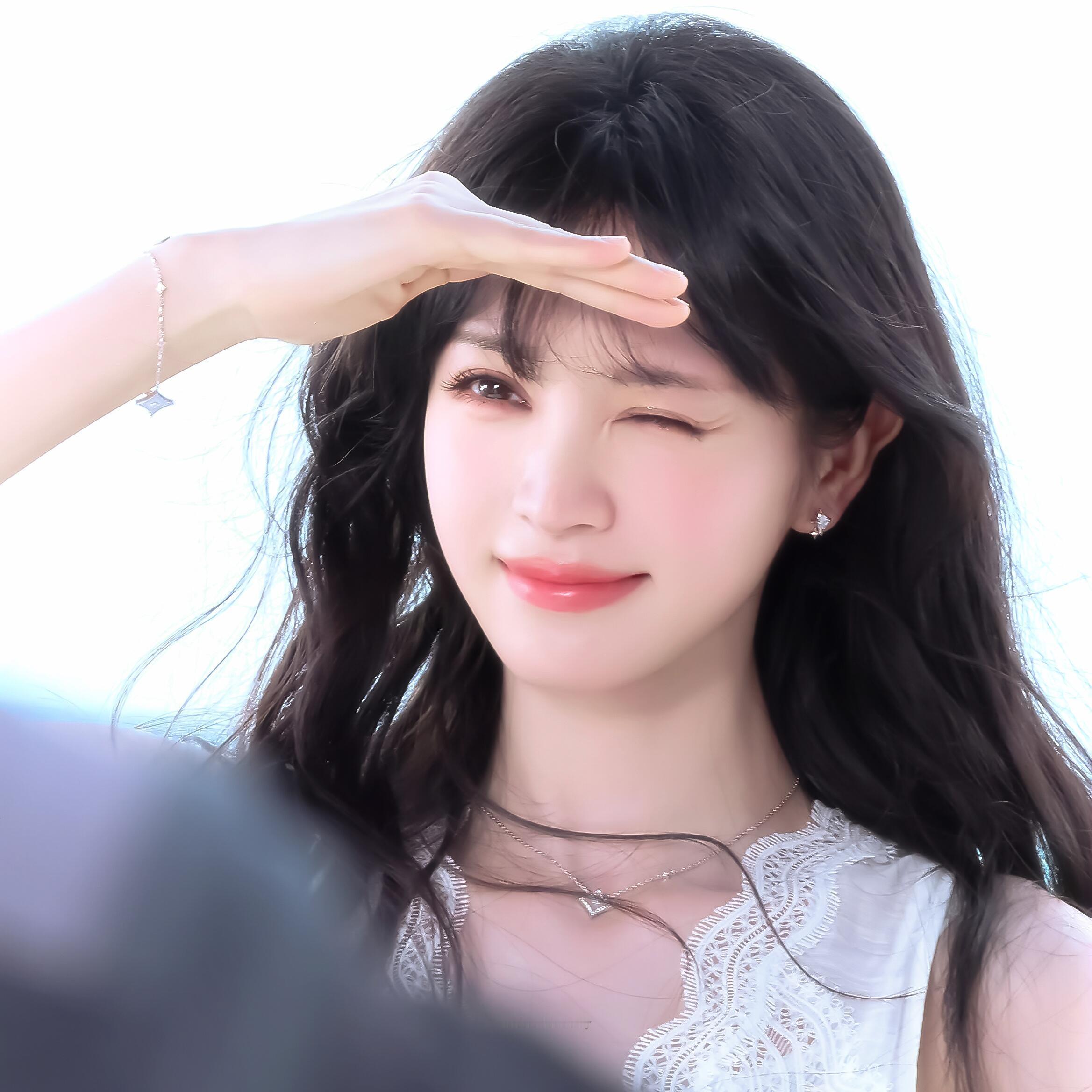 -𝐒𝐇𝐀𝐑𝐄｜田曦薇头像背景图搭配 ⸝⸝🎐꙳🫧◟🏖️。 