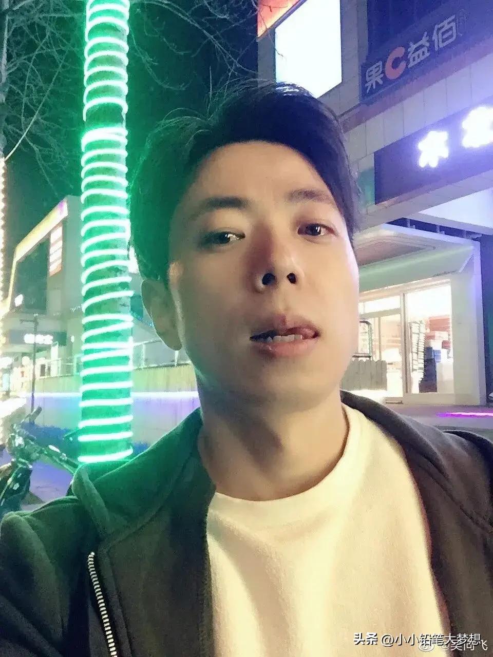 这位默默无闻歌手吴向飞还是很会找“风口”的！李荣浩控告单依纯侵权事件冲上了热搜，