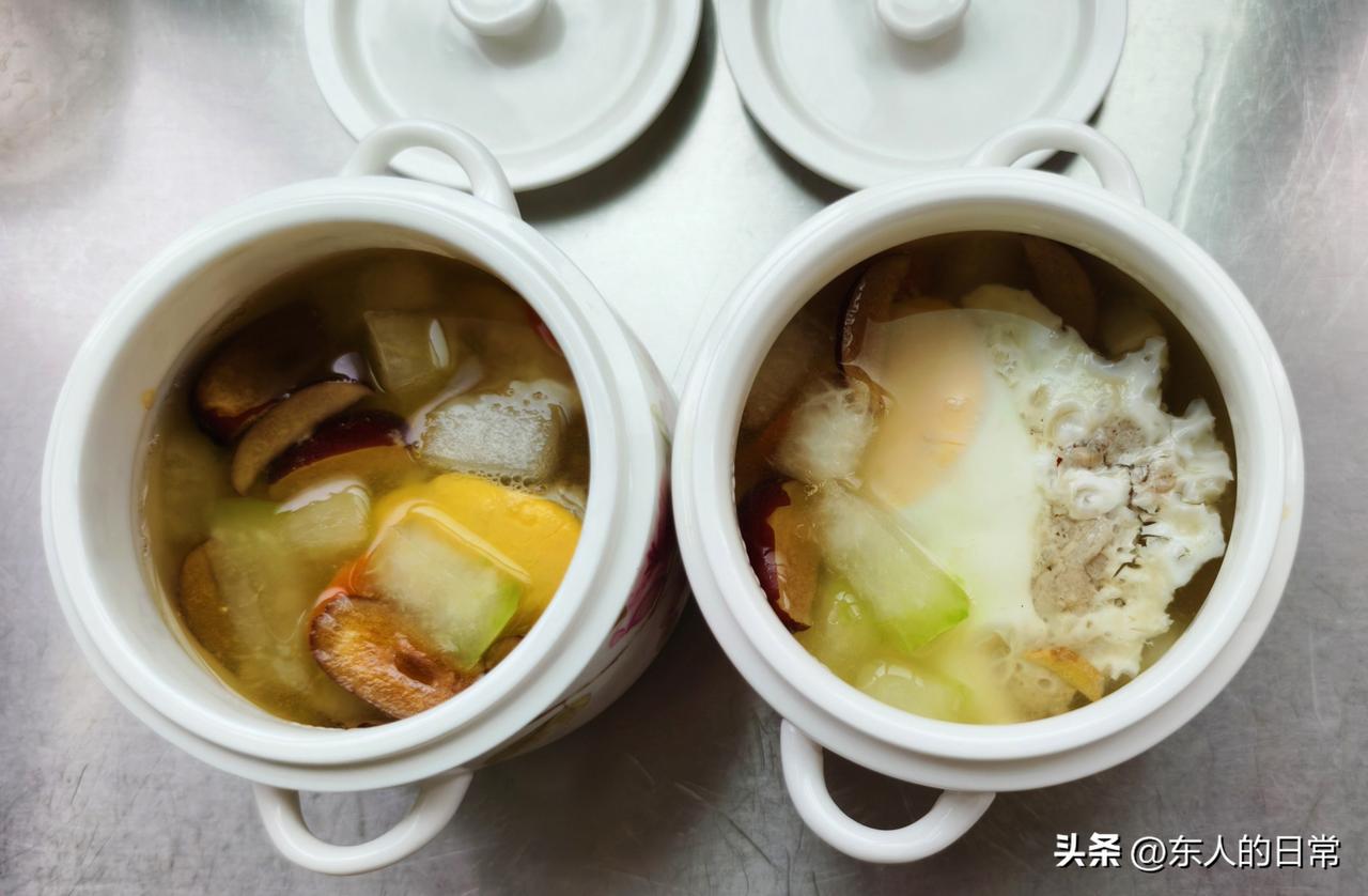 今天南京降温了，气温20~24℃，又是一个阴天，在外面好舒服啊。

早上老伴给我