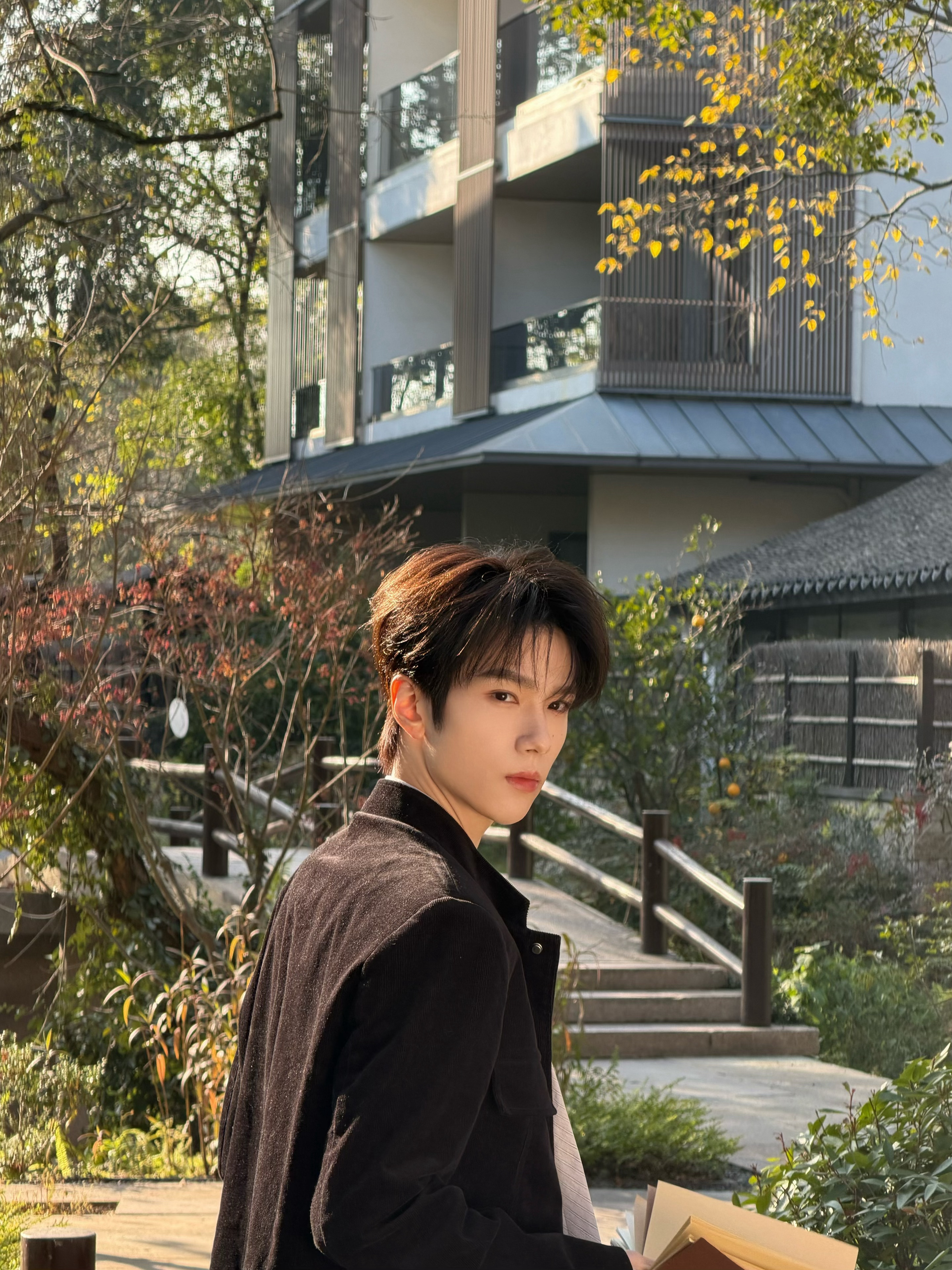 余承恩 yce余承恩天书黎明 yce余承恩顾天 “恰似无边心海，我身陷其中，唯有