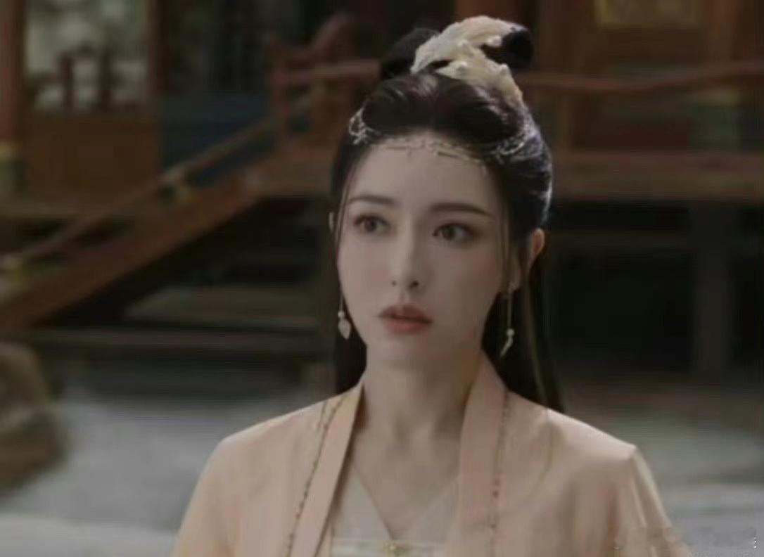 唐嫣和刘诗诗的古装造型，感觉这一次刘诗诗完胜。 ​​​