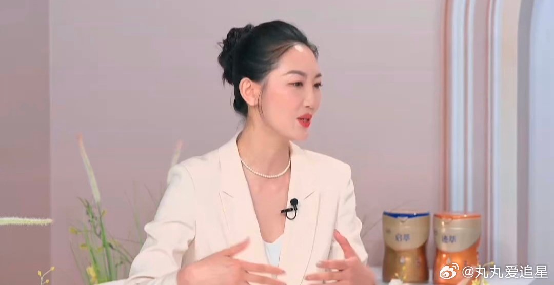 唐艺昕浪姐忙到没空和女儿视频唐艺昕浪姐间隙录视频给女儿看 网传浪姐三公个喜前十 