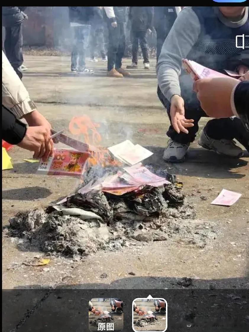 今天冬至，这里的天气寒风刺骨，风像刀子刮在脸上生疼，但再寒冷的天气，也拎不住人们