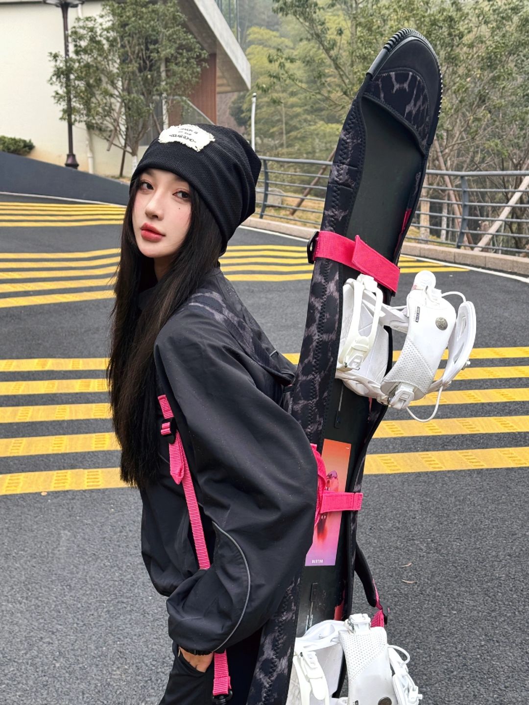 女孩子背起雪板真的超cool🏂
