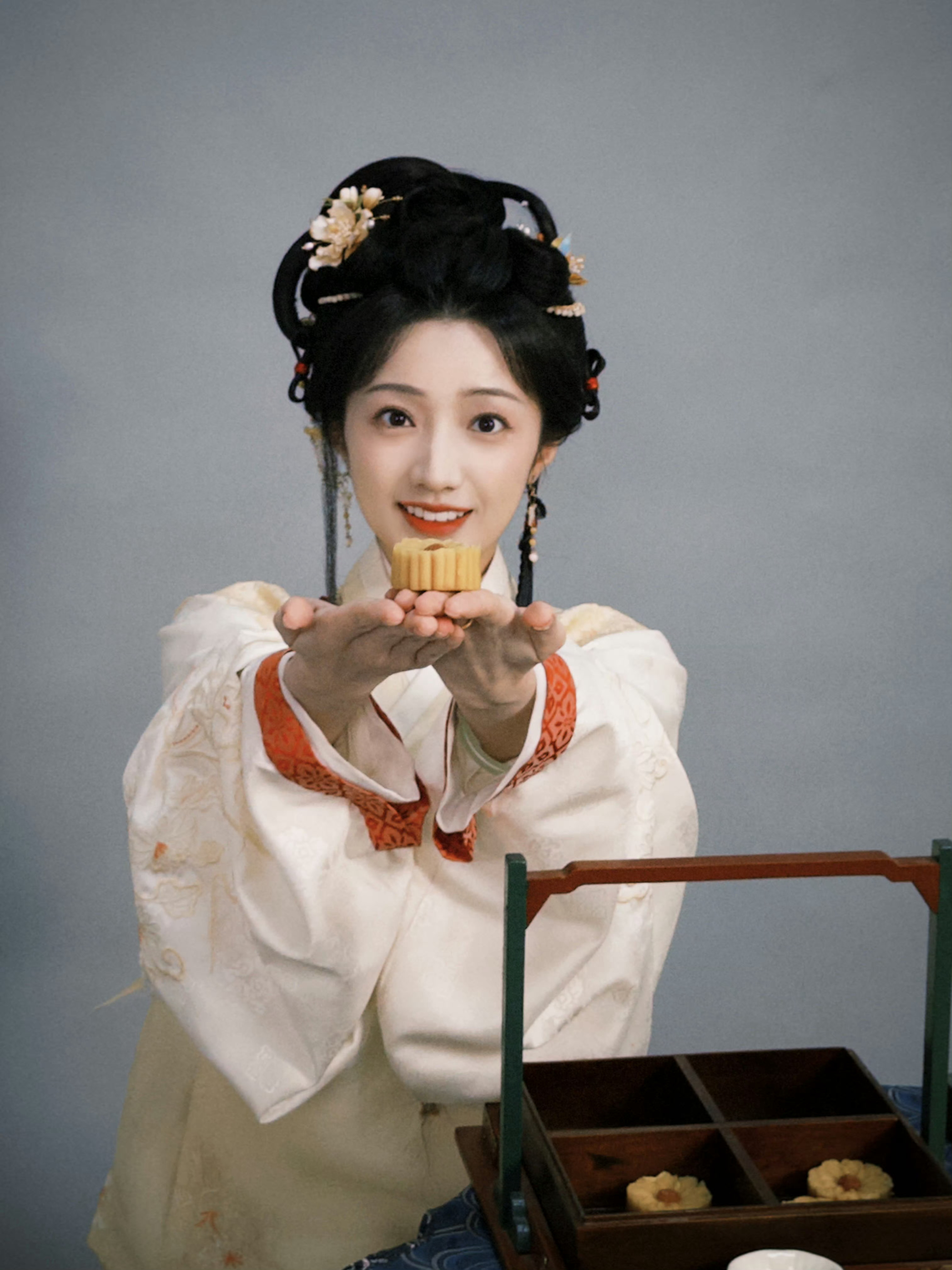 澜姐儿这套黄衣真的好可爱✧⁺⸜(●˙▾˙●)⸝⁺✧小黄物料也发了蛮多✨✨✨ 
