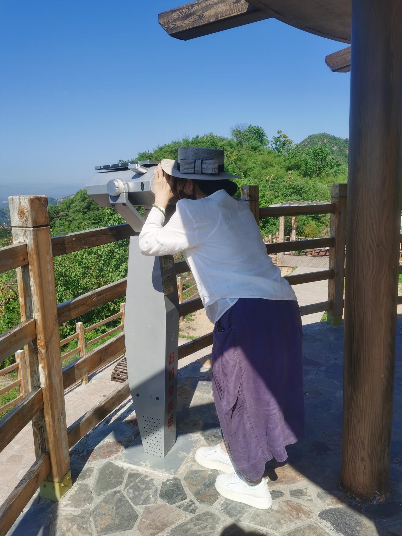 主线趋势还是商业航天
1、指数依然处于震荡结构，量能达到2万亿以上。最强指数是科