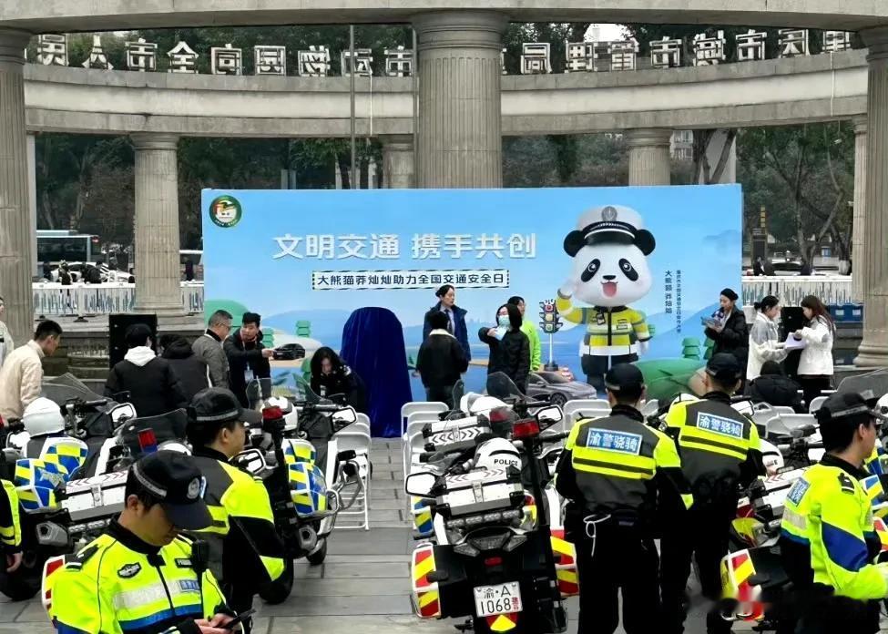 莽小五，我从来没有想到有一天我要叫你莽sir。

我永远记得我因为安全头盔被罚了
