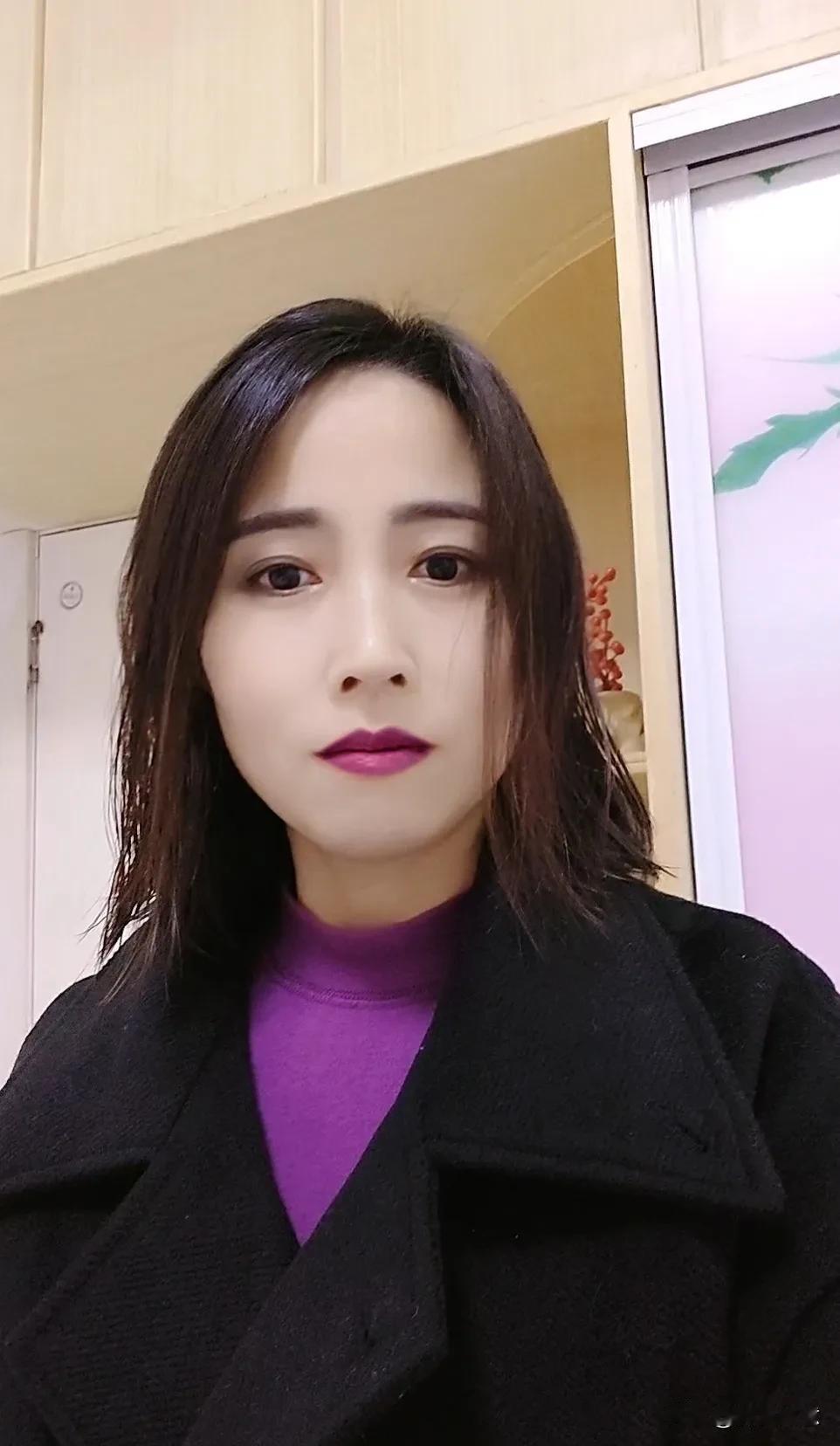 什么样的男人最孤独？
孤独的男人并不是单身
而是他明明有妻子有孩子
却无人倾诉，