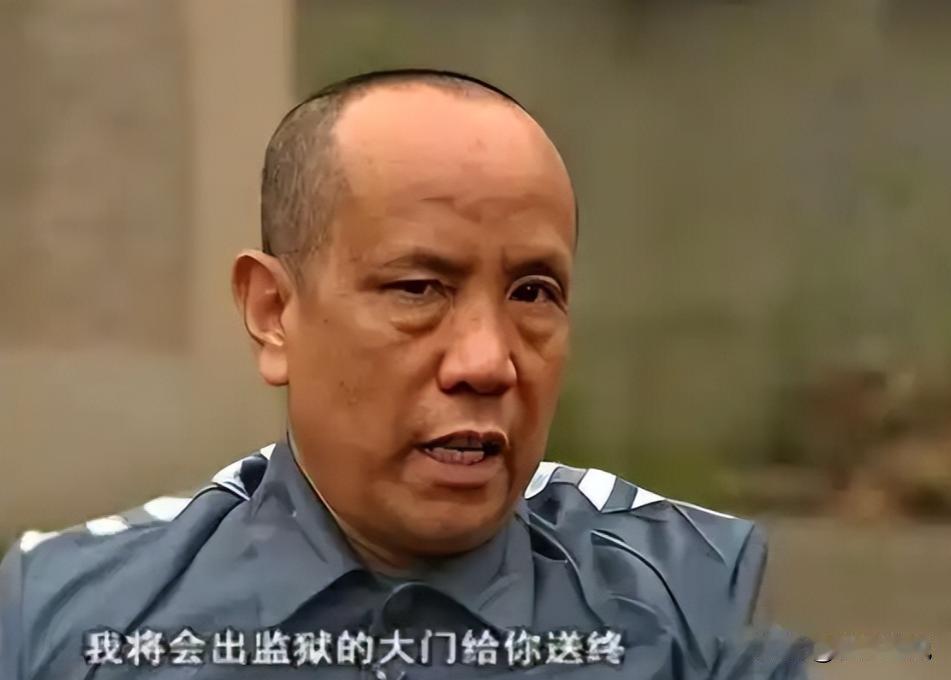 1988年，王金全趁狱警转身的空隙，一头钻进监区厕所的大便槽。从粪便槽内一寸一寸
