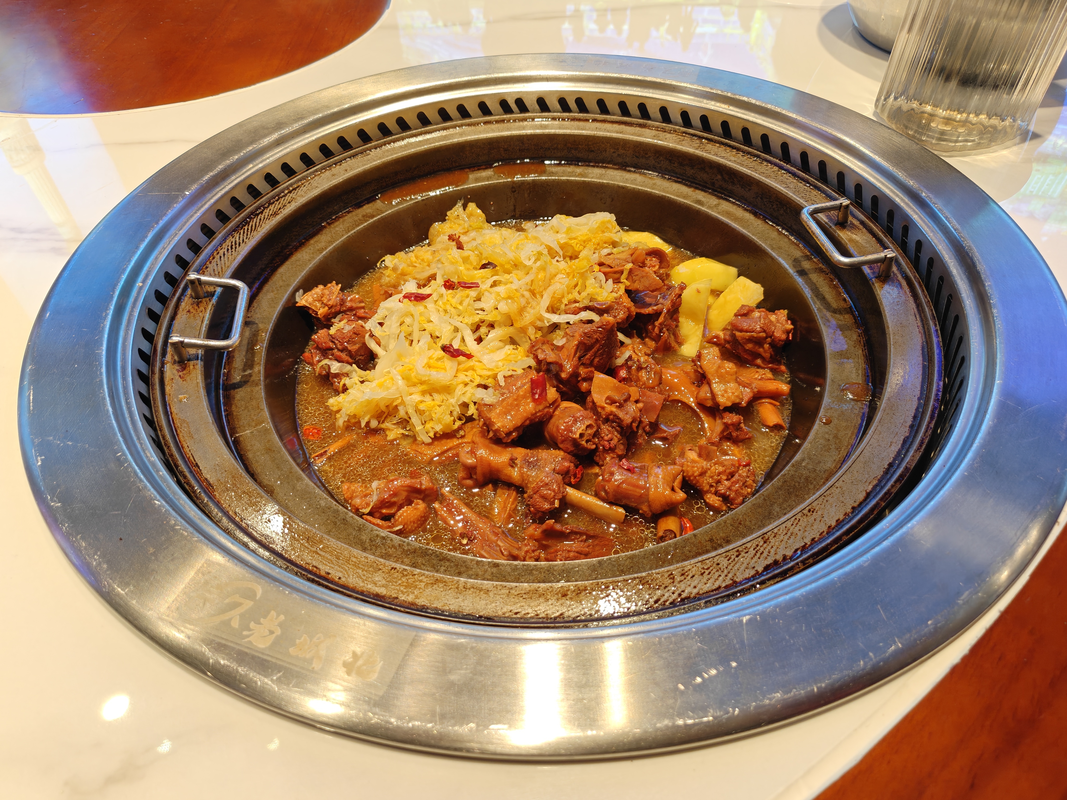 吃铁锅炖铁锅只炖大鹅的上联是啥来着