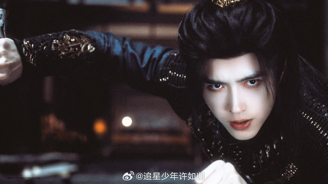 陈飞宇演年下小狗又争又抢又茶白日提灯 表面是意气风发的将军，在贺思慕面前就变小狗