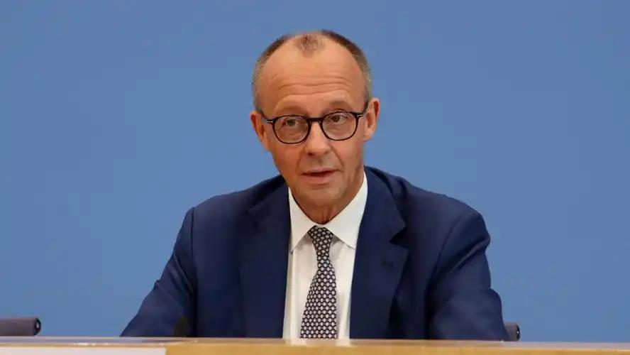德国彻底撕破伪善面具！德国总理默茨出席活动时表态称，将支持欧盟对华重拳出击。
 