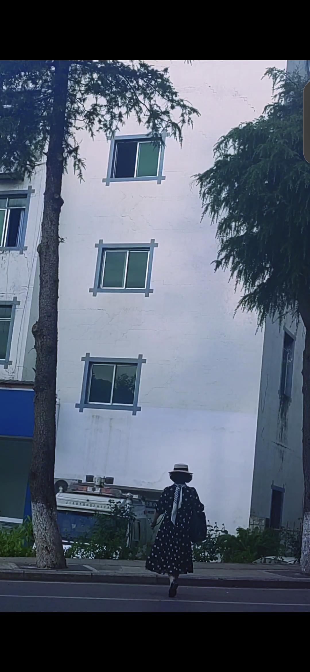 婚姻是什么
婚姻是无休止地操劳
无休止地委屈
无休止地忍让
无休止地遭受背叛
无