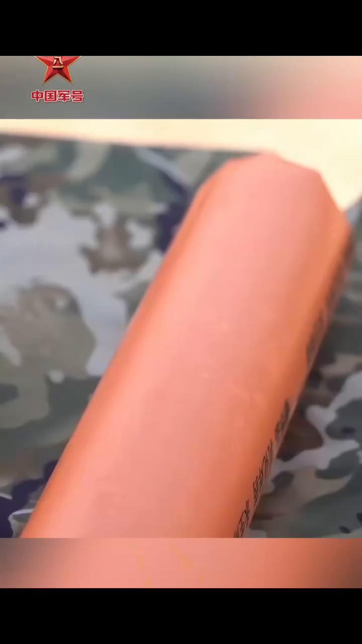 真叫火腿肠？对，就是它。
真叫火腿肠？对，真叫火腿肠。它的真名叫乳化炸药，橡皮泥