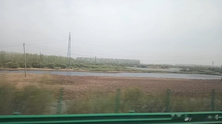 泽国
大巴车驶入吉林市永吉县地界，我看着飞速后退的美景，直呼老妈的家乡真美。
此