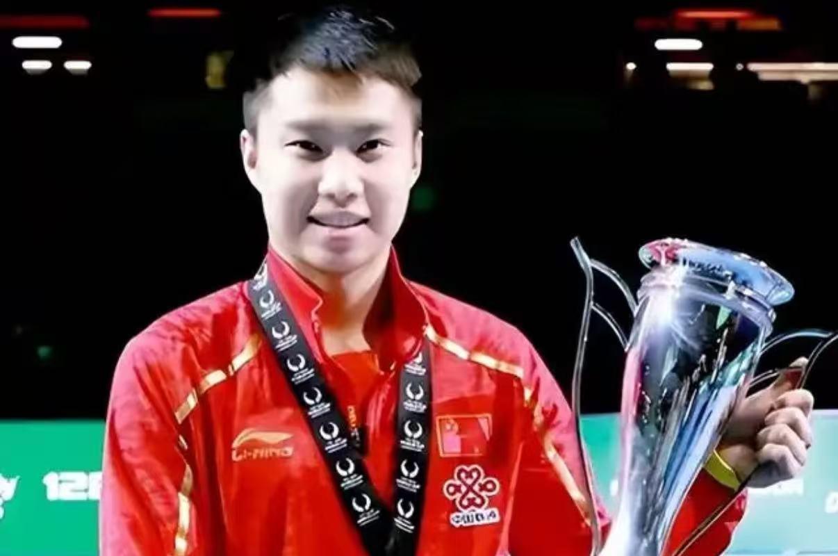 今天国乒教练组名单公布了，秦志戬、肖战、王皓、马琳这些老人还在，但一个名字特别扎