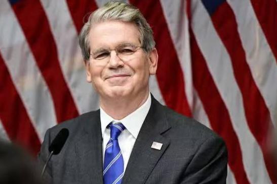 美国的狐狸尾巴终于露出来了！美国财长：伊朗石油将用美元结账，俄罗斯也可能重返美元