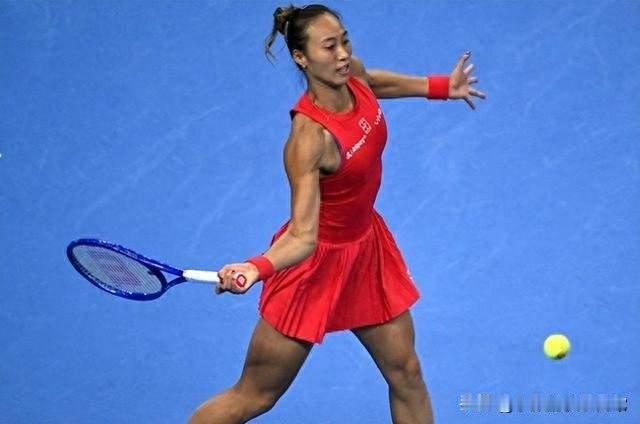 郑钦文鏖战8小时进中网8强！2-0横扫李吉妮的前世界第三成拦路虎