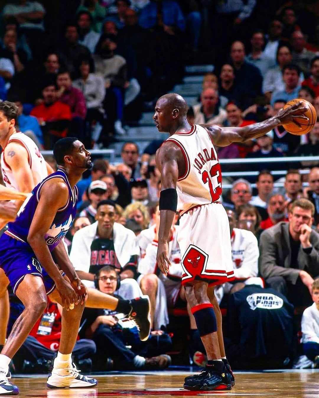 什么是压迫感！这两张图细细品。我的观赛搭子 ​​​