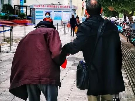 一个家，相互尊重和相互关心真的太重要了。就拿我家来说，以前爸妈经常因为一些小事争