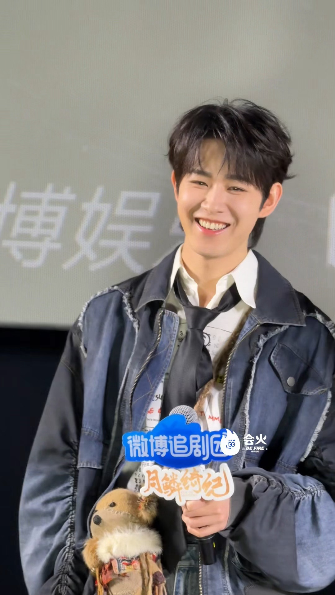 寄灵的嗷呜是田嘉瑞的OOTD掂了掂寄灵的阿贝贝，那属实很可爱了 