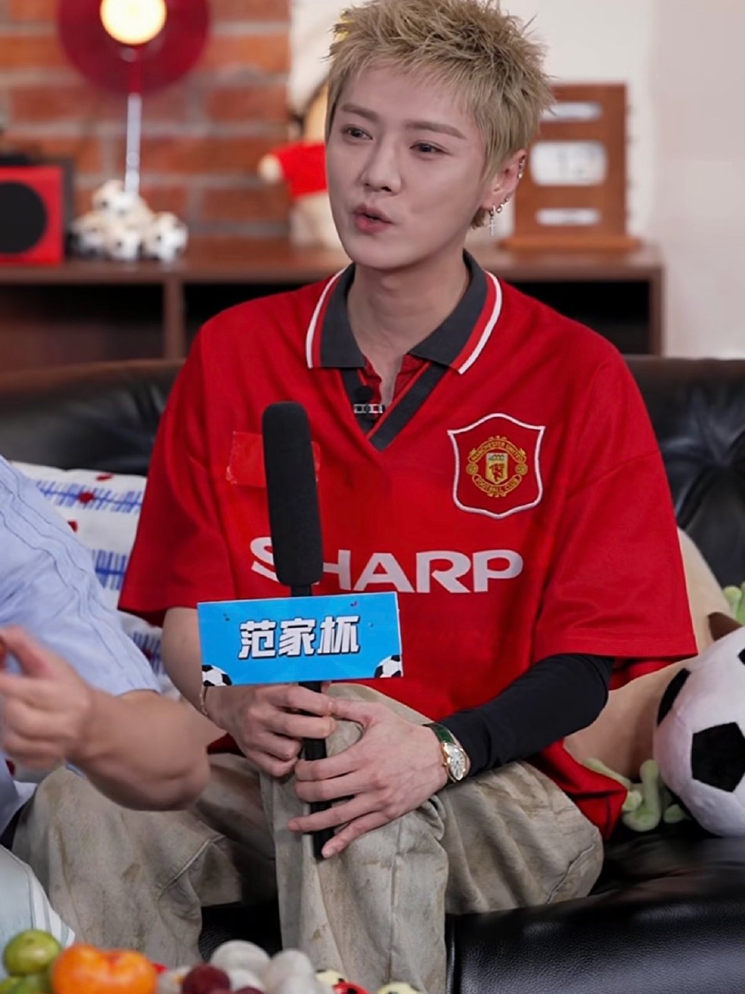 哎我也好想看鹿晗踢球……鹿晗预测姆巴佩最有可能拿金靴