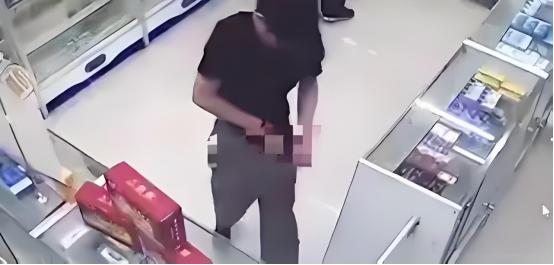 一男子从药店买了一盒“伟哥”，吃完却发现没有任何反应，他觉得药是假的，为了报复药