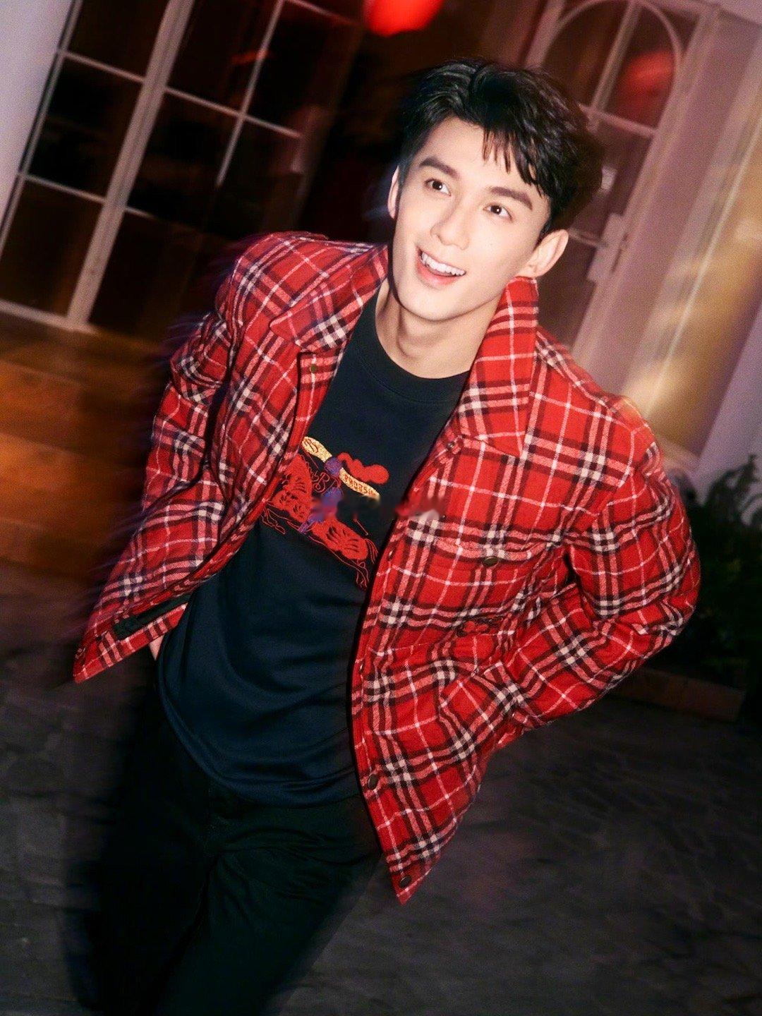 吴磊Burberry新年Burberry 2026新禧贺岁大片来啦！吴磊身穿经典