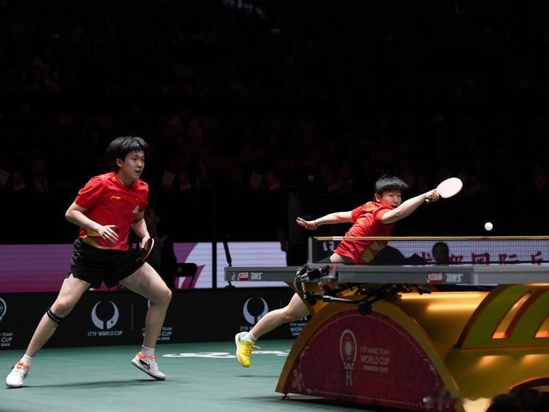 混团世界杯：莎头王曼昱零封林诗栋得分 中国8-1日本三连冠------北京时间1