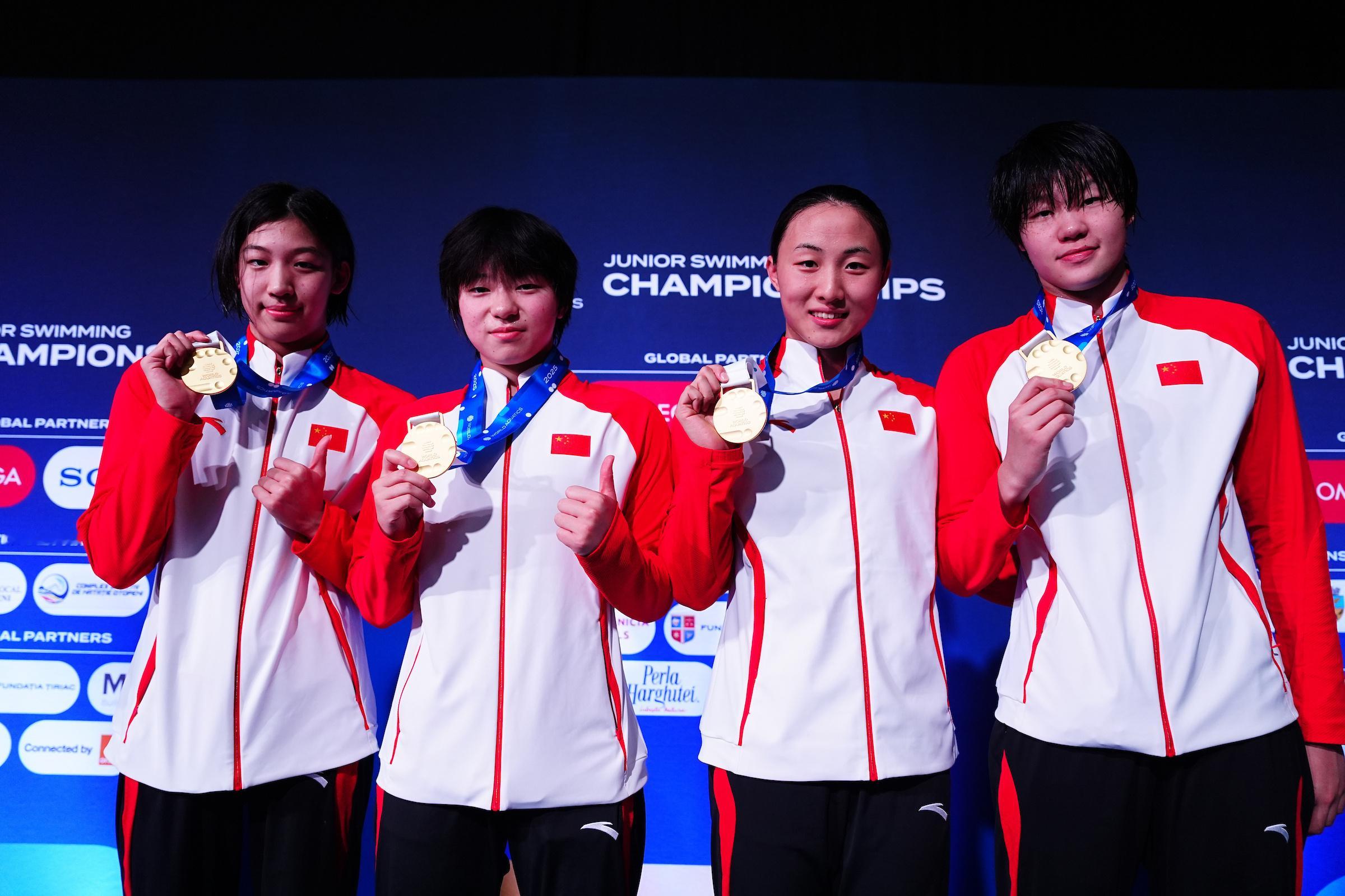 2025年游泳世青赛，女子4x200米自由泳接力决赛，由严窕珊、龚真琦、罗名钰、