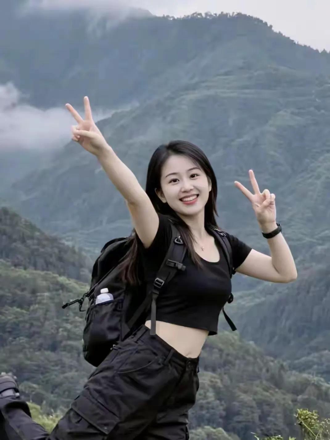 舞动的青春，活力四射的年龄。相约一起去爬山，现在开始报名，有缘的朋友请行动起来。