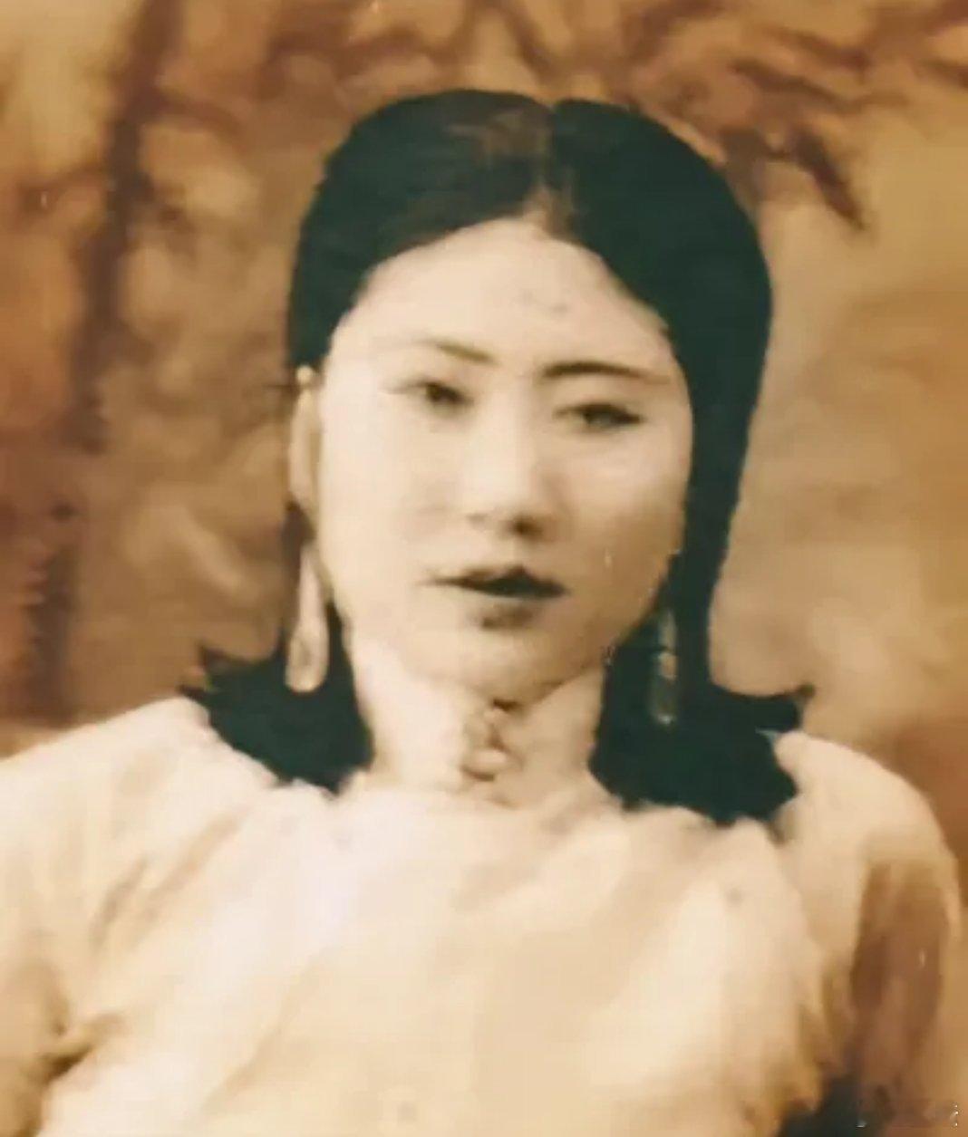 巾帼豪气冲云霄！马佩瑶，上海恒社弟子，抗日女杰。在1937年上海淞沪会战中，马佩