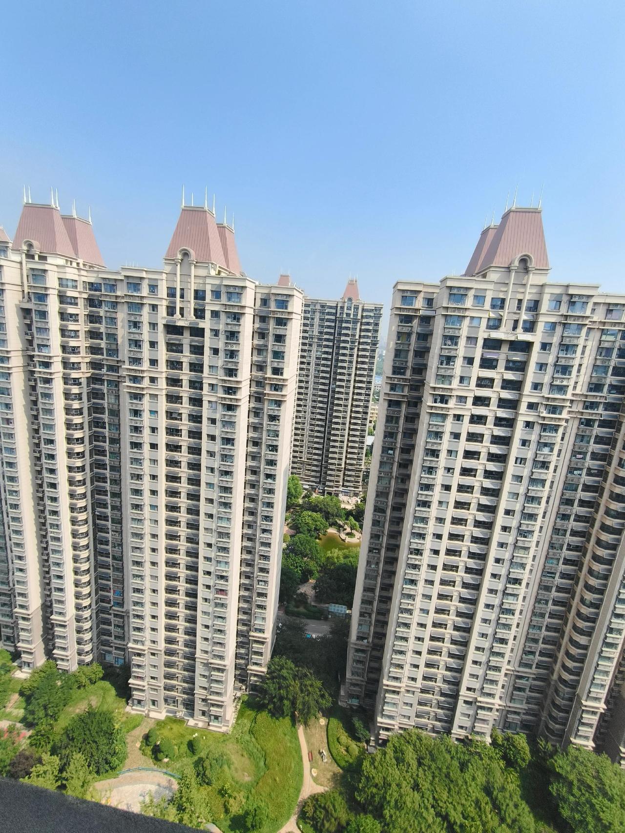 150多万能在恒大奥东新都买个140多平的二手房，150多万也能在工业北路以北买