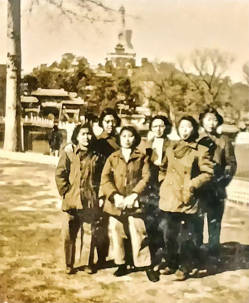 那时候的北海公园是这样的！
让我们荡起双桨＿＿