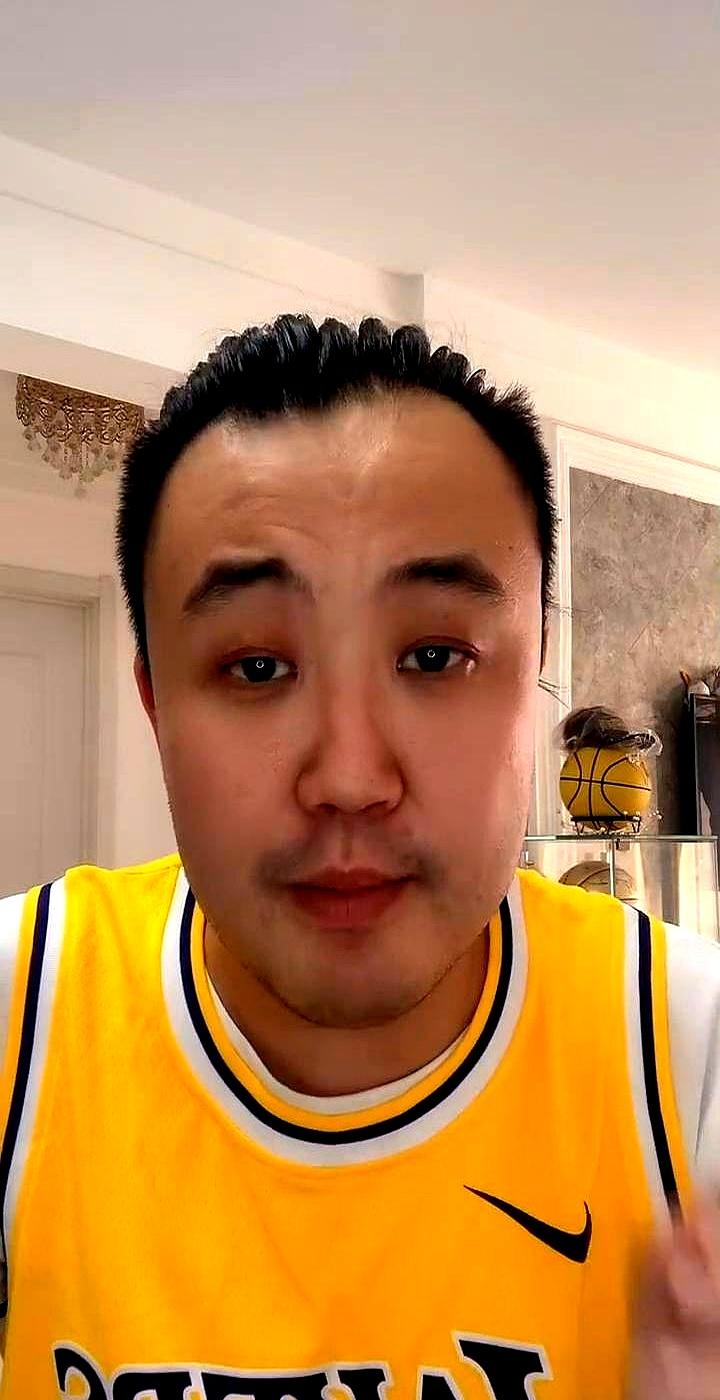 刘志轩将担任辽宁男篮主教练。
 

那个我们看着在场上满场飞奔，哪里缺人就往哪里