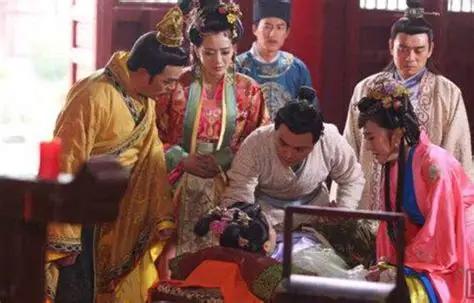 公元1127年，是北宋存在的最后一年，也是无数人命运彻底断裂的一年。 
 
史书