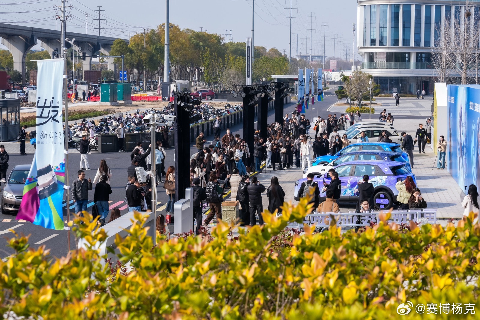 在钢筋森林的留白处，我们不是赶路，而是感受路Simplicity is the 