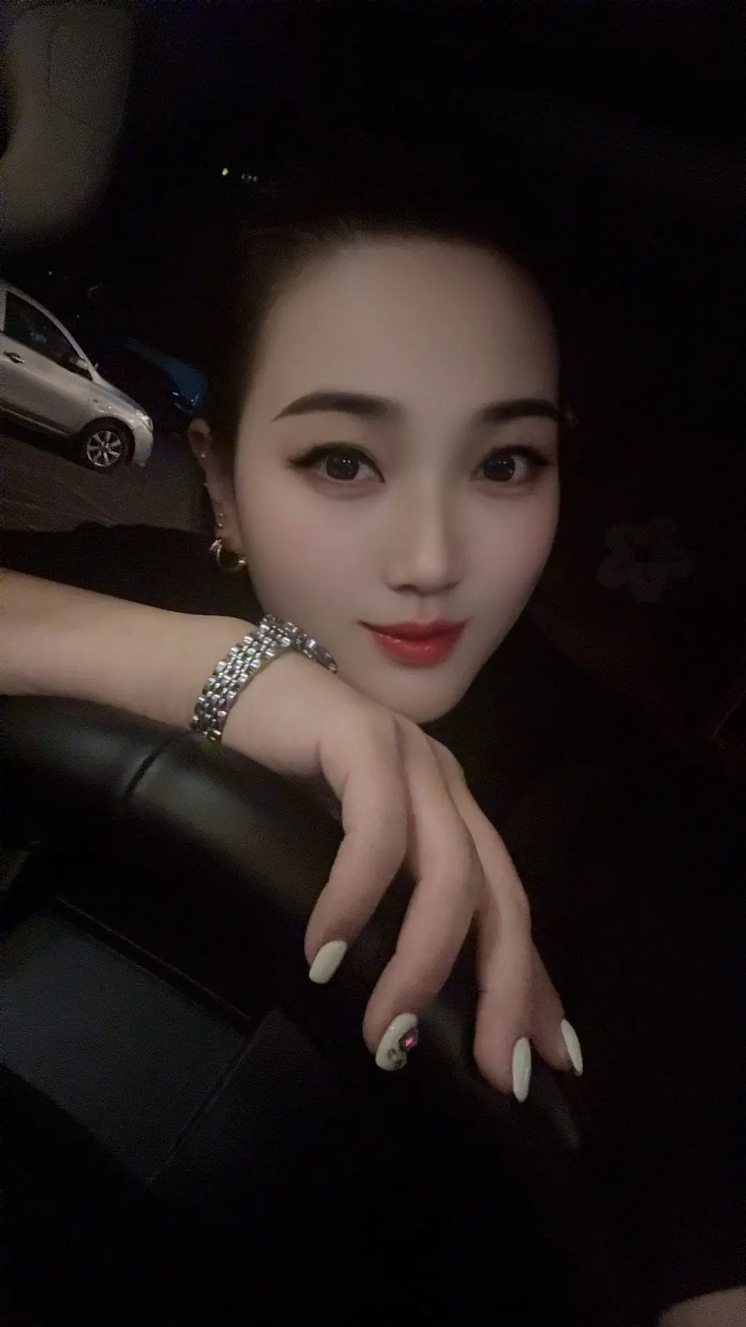 请允许自己有任何情绪，就像天气一样，有时晴，有时阴，坦然接受各种似是而非