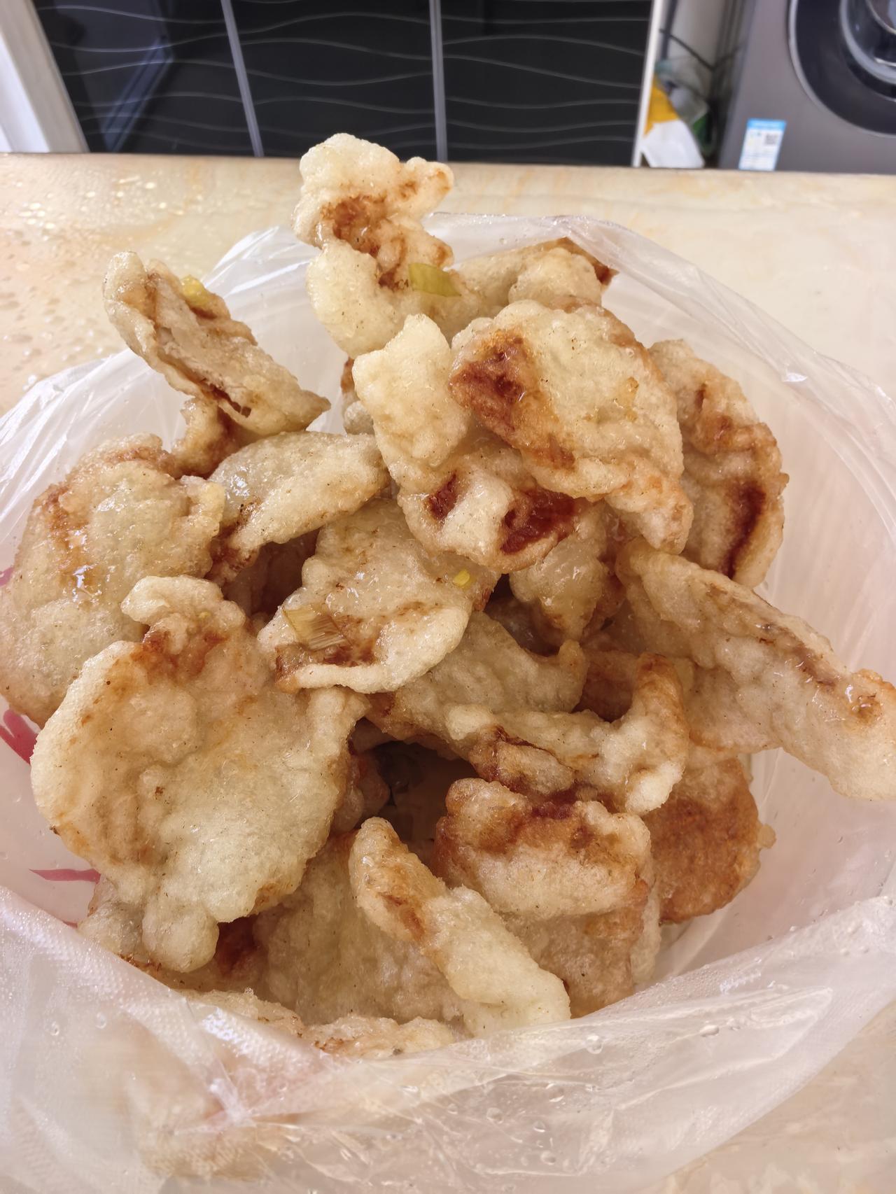 猪肉涨价锅包肉也涨价，现在猪肉这么便宜为什么锅包肉价格还不降下来，谁知道为啥呢？