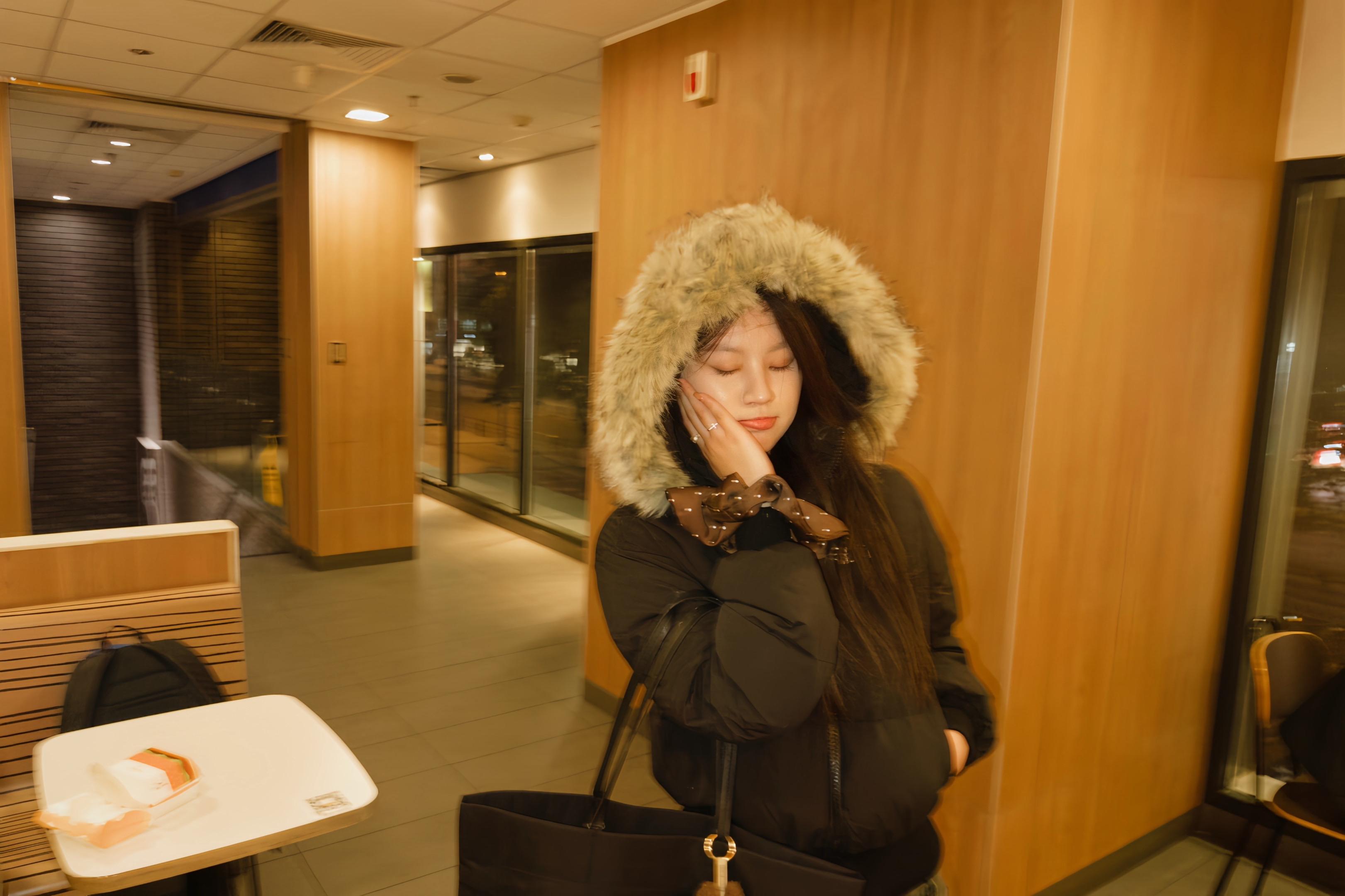 总有一天我离那些悲伤远远的 让周围是暖暖的可爱的人