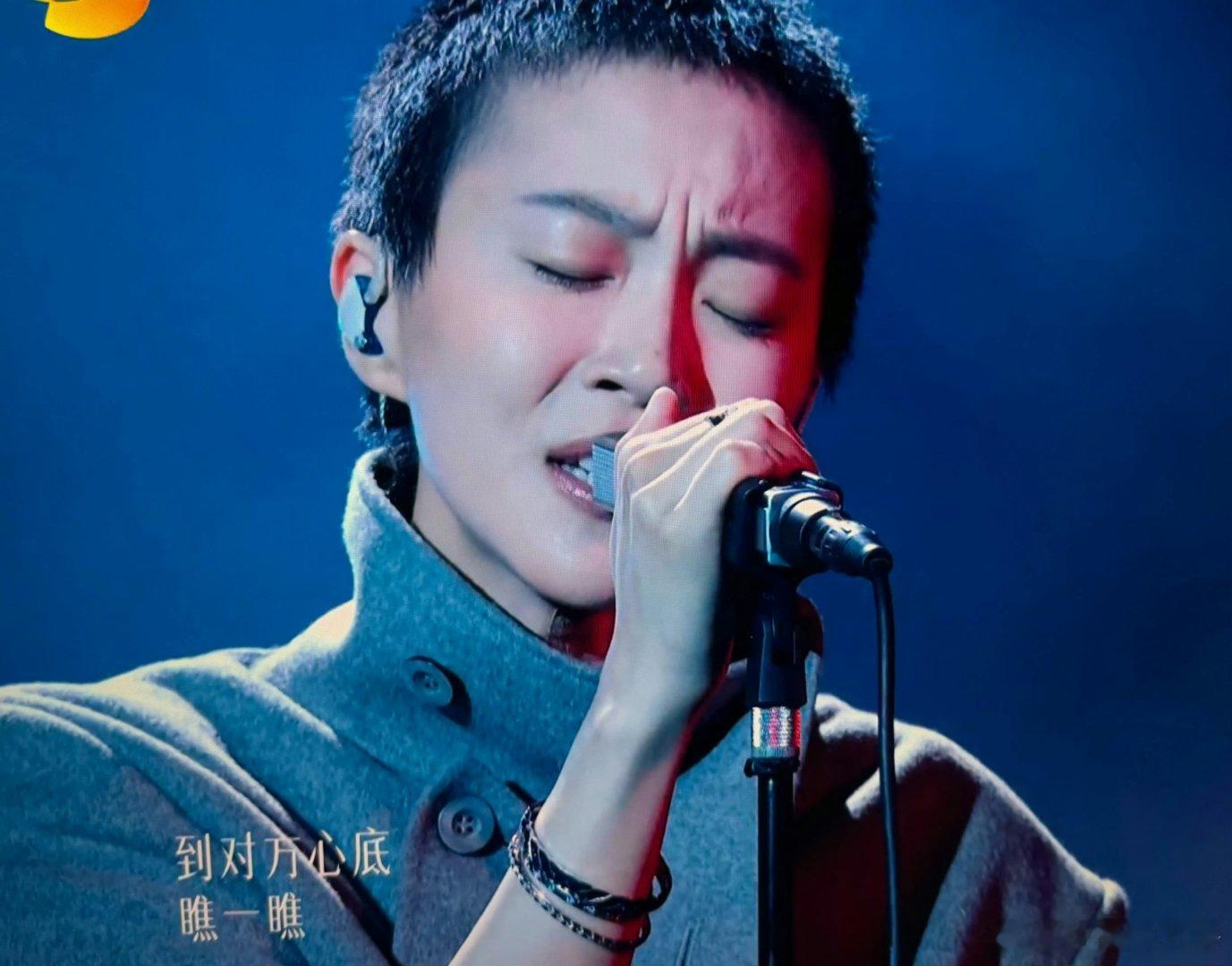 窦靖童第2名歌手排名歌手2026松弛的演唱方式弱化了竞技舞台的紧张感，像是深夜电