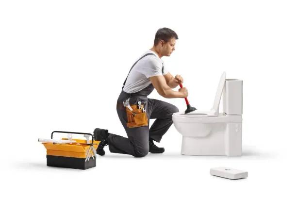 最近发现不少人都说自己家马桶被堵了，然后找维修人员来被骗的经历，少的被咬通厕所2