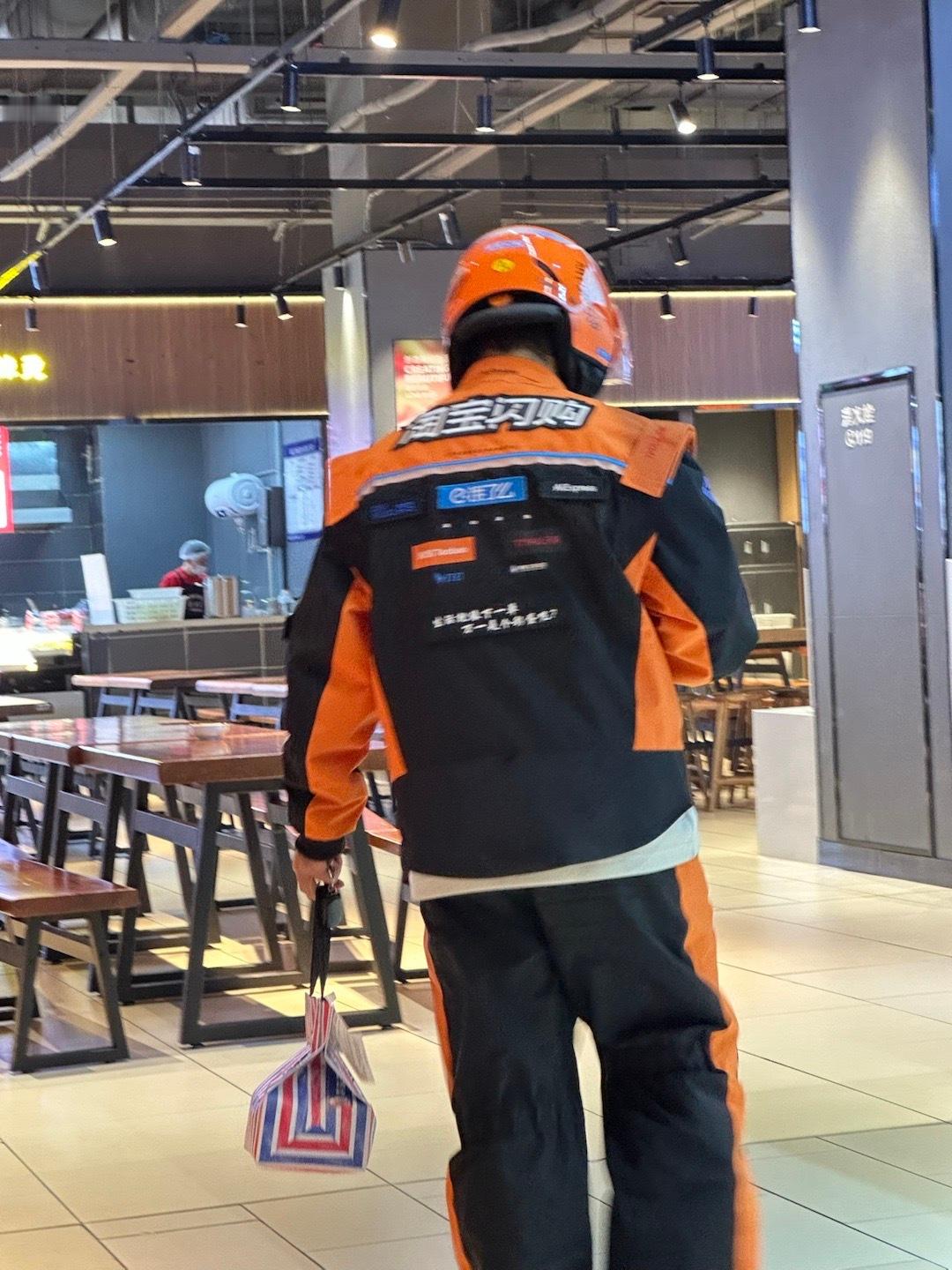 迈凯轮车队走出来了！淘宝闪购 ​​​