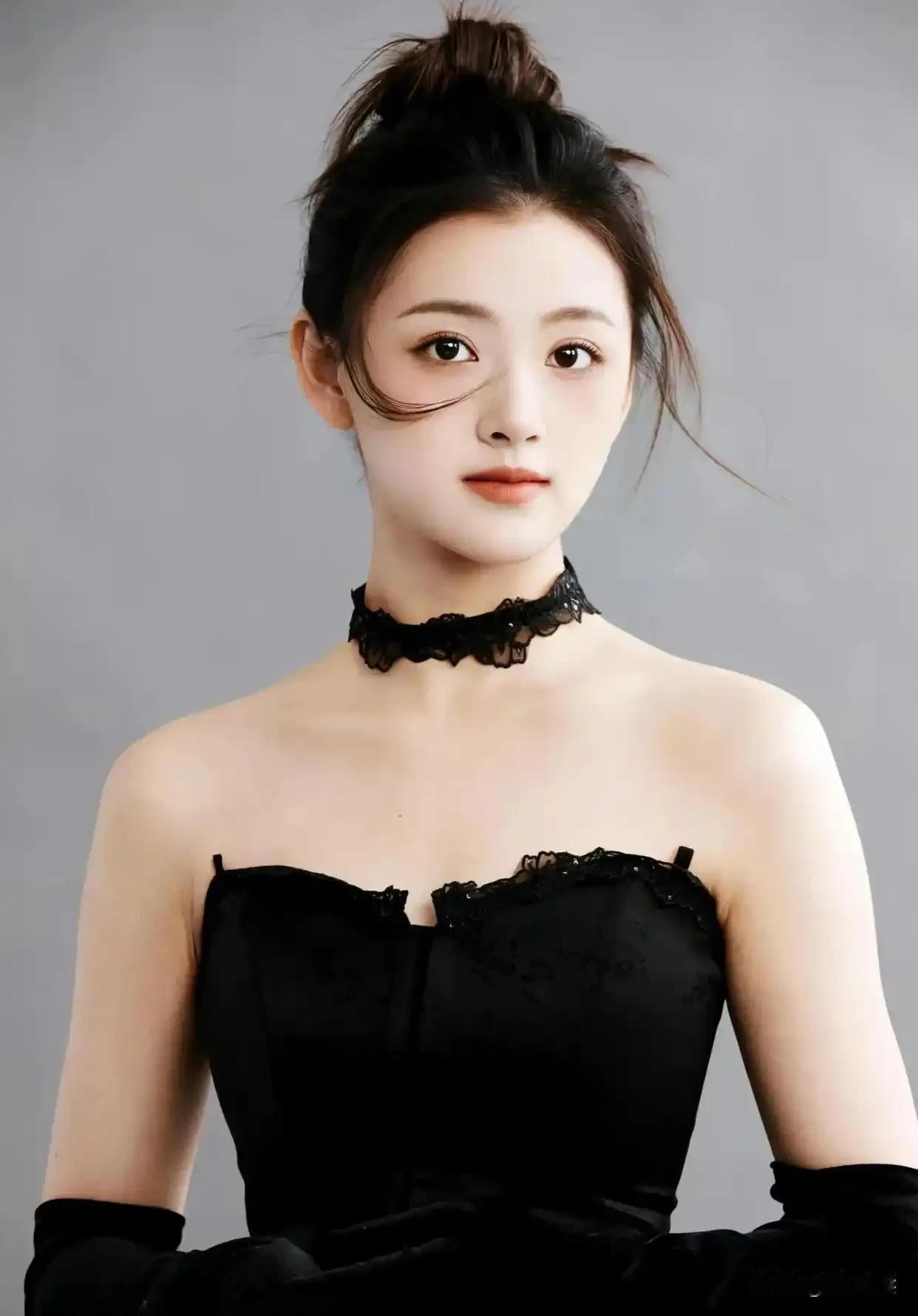 《九门》，王奕婷，她演的尹新月，配音一响是赵丽颖那味儿，眼睛一看却是张完全陌生的