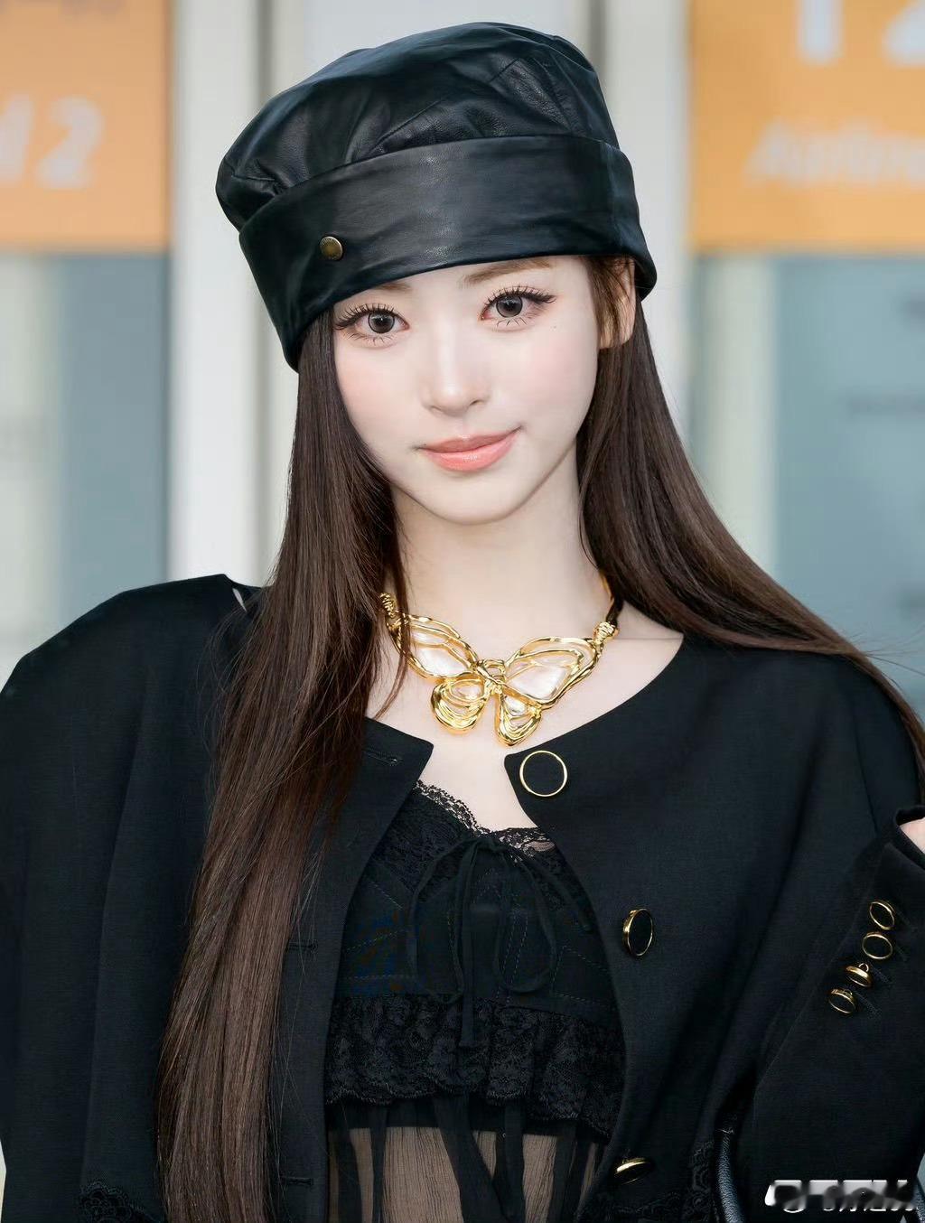 怼脸照如此高清还是如此貌美 感觉身上每一样单品都会成为打板爆款 