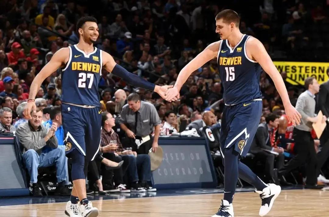 掘金不挑对手，重新回到西部第一，湖人和勇士谁也不想第八。
第一，掘金本赛季首发不