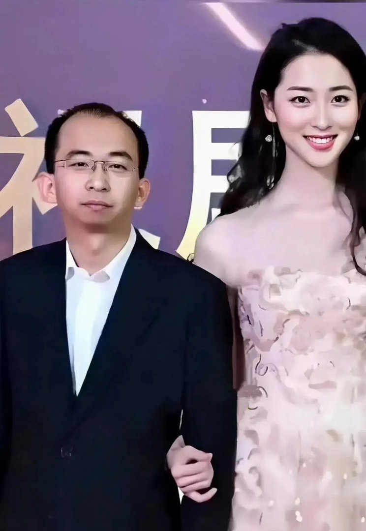 “人不可貌相，海水不可斗量”！身高166cm，体重40公斤的巨兴茂，找了一个漂亮