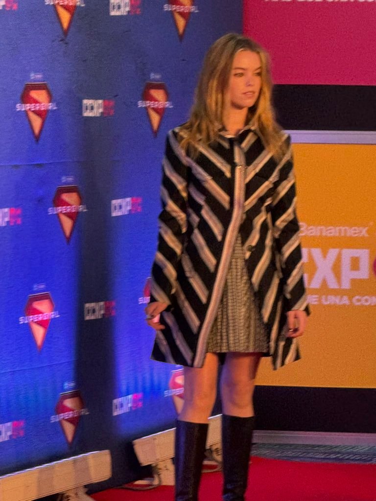 DC米莉阿尔蔻克与导演出席CCXP。电影超级少女