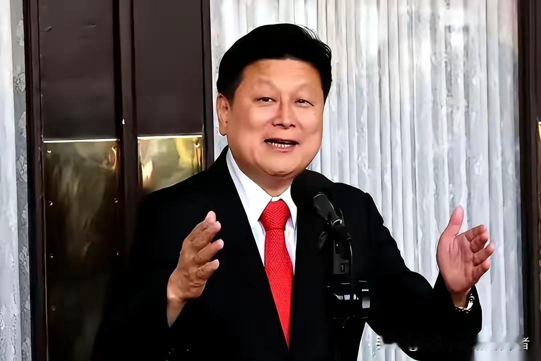 傅崐萁总召到期，
竟安排当副院长？
猛虎看菜园子，
浪费战将该用刀刃上！
雄狮怎